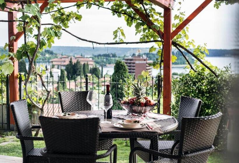 آپارتمان 2 خوابه با چشمانداز دریا, Villa Bellevue Portoroz Portorose