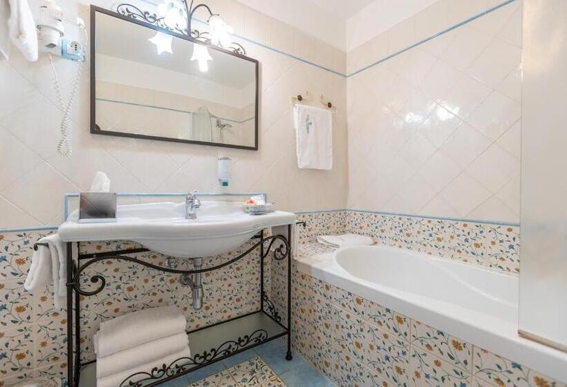 آپارتمان 1 خوابه با چشم‌انداز دریا, Villa Bellevue Portoroz Portorose