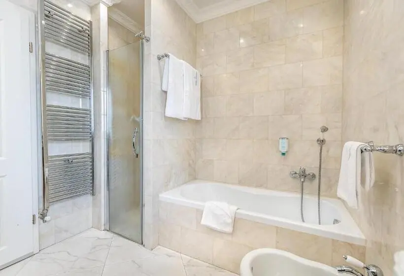 اتاق لوکس با بالکن و چشم‌انداز دریا, Villa Bellevue Portoroz Portorose
