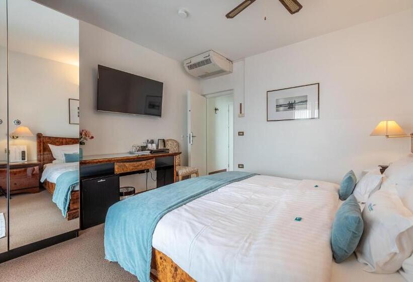 اتاق لوکس با بالکن و چشم‌انداز دریا, Villa Bellevue Portoroz Portorose