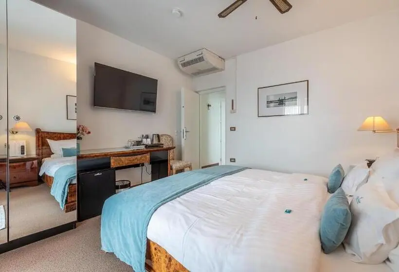 اتاق لوکس با بالکن و چشم‌انداز دریا, Villa Bellevue Portoroz Portorose