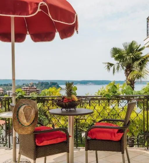 اتاق لوکس با بالکن, Villa Bellevue Portoroz Portorose