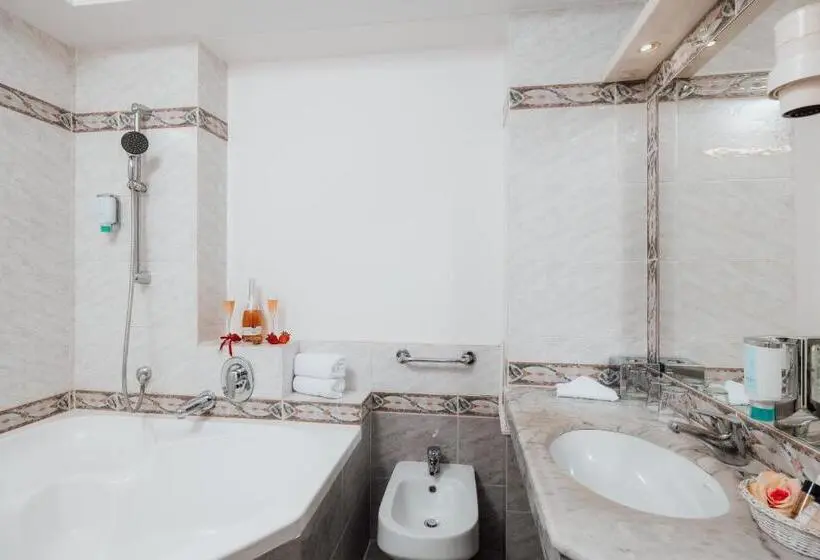 اتاق لوکس با بالکن, Villa Bellevue Portoroz Portorose
