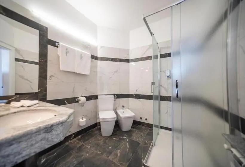 اتاق لوکس با چشم‌انداز دریا, Villa Bellevue Portoroz Portorose