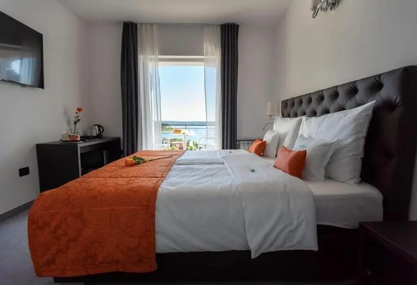 اتاق لوکس با چشم‌انداز دریا, Villa Bellevue Portoroz Portorose