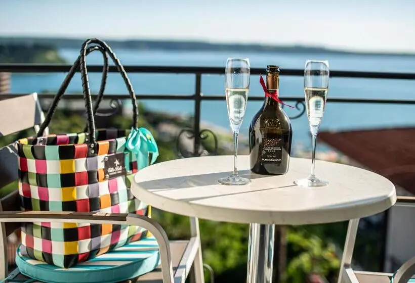 اتاق لوکس با چشم‌انداز دریا, Villa Bellevue Portoroz Portorose