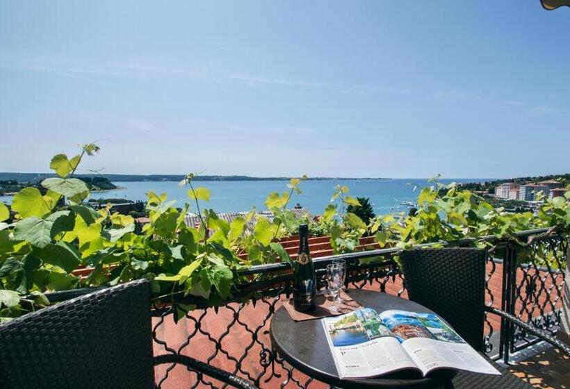 اتاق استاندارد با بالکن و چشم‌انداز دریا, Villa Bellevue Portoroz Portorose