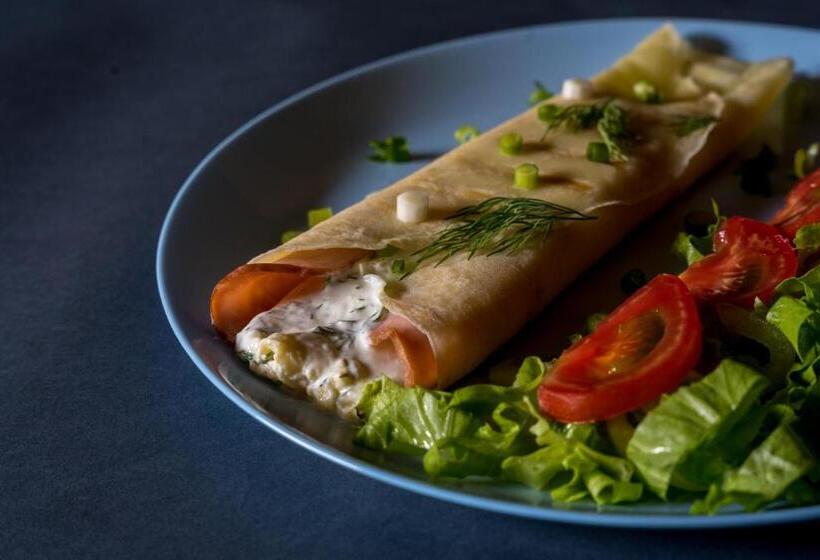 اتاق استاندارد چهار تخته, Agra Ushguli