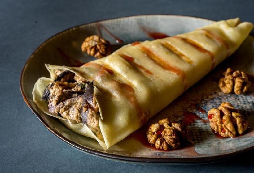 اتاق استاندارد چهار تخته, Agra Ushguli