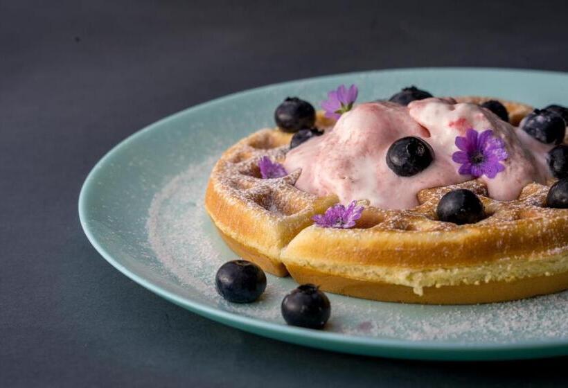 اتاق استاندارد چهار تخته, Agra Ushguli