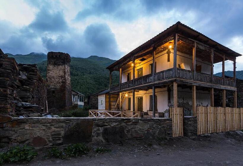 اتاق استاندارد چهار تخته, Agra Ushguli