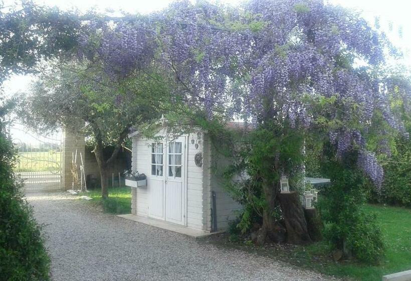 غرفة قياسية ثلاثية مطلة علي الحديقة, Alice S Room By Casolare Isabella