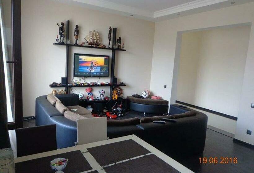 اتاق استاندارد سه تخته با بالکن, Kobuleti