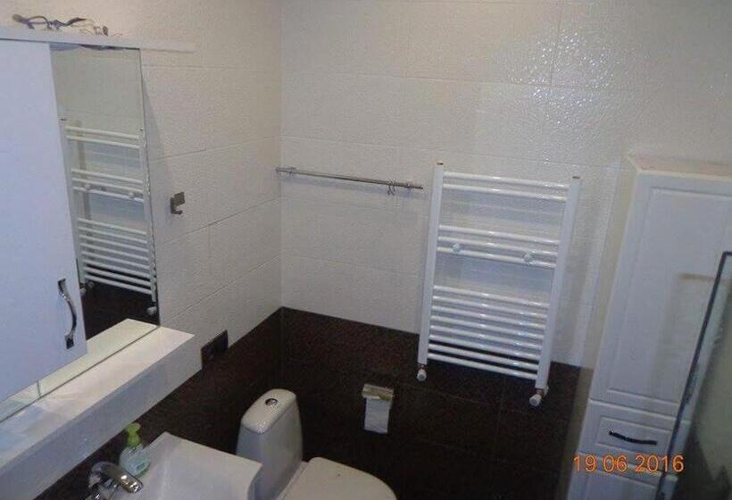 اتاق استاندارد سه تخته با بالکن, Kobuleti