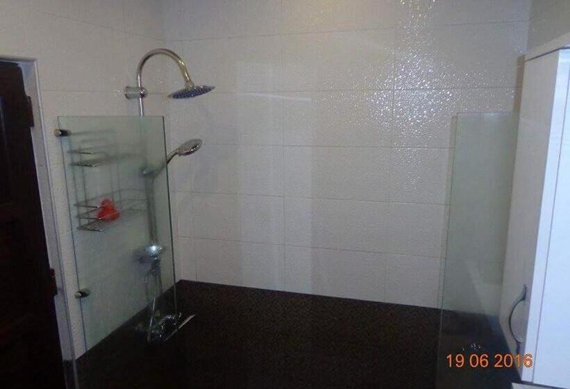 اتاق استاندارد سه تخته با بالکن, Kobuleti