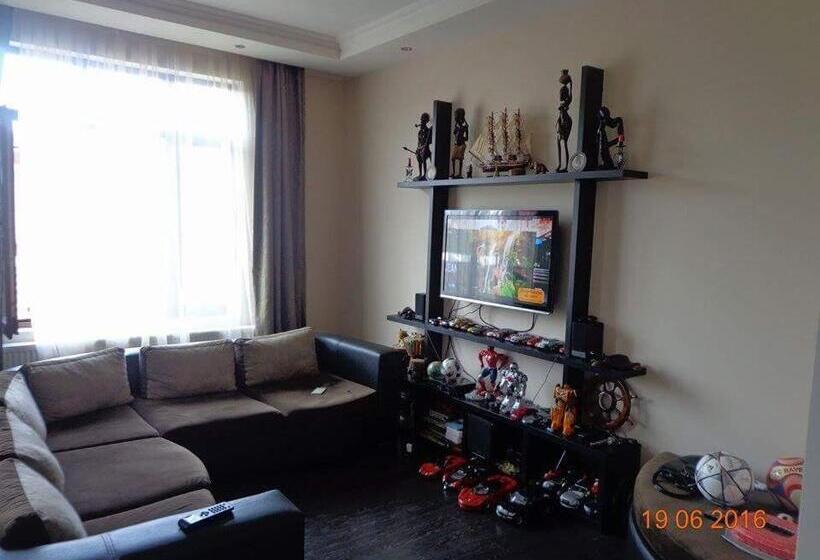 اتاق استاندارد سه تخته با بالکن, Kobuleti