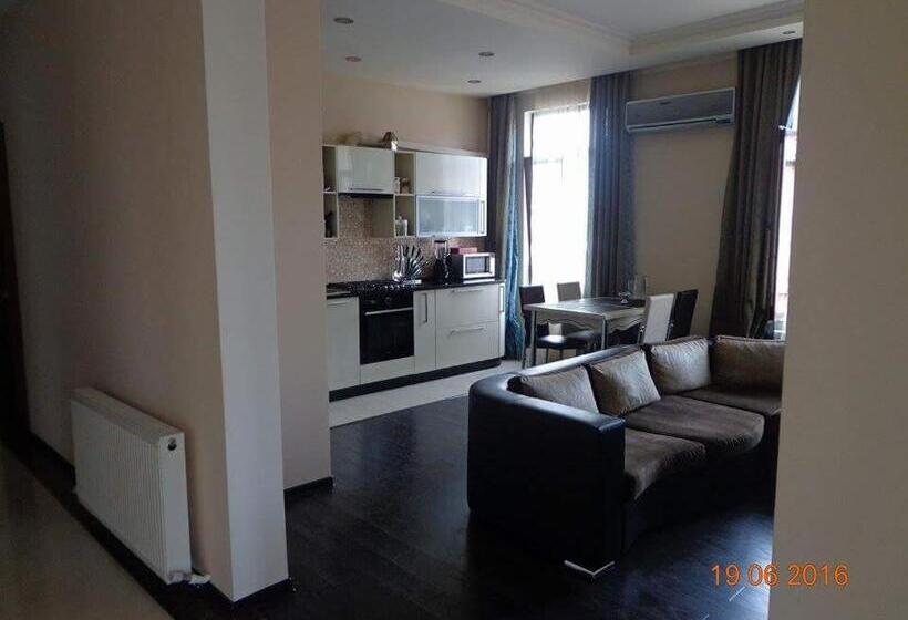 سوئیت با بالکن, Kobuleti