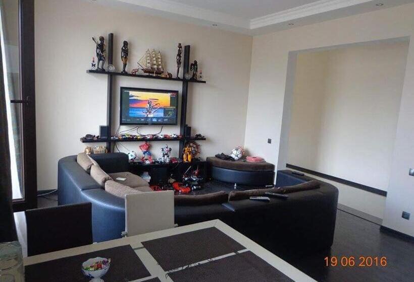 سوئیت با بالکن, Kobuleti