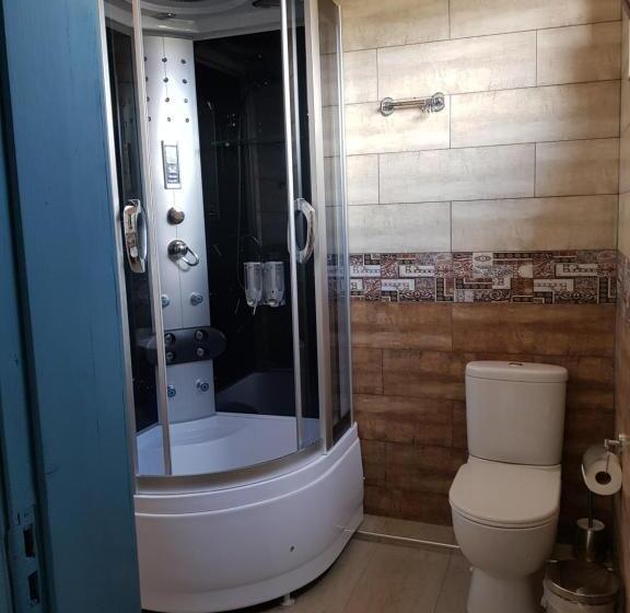 اتاق استاندارد سه نفره, Kobuleti