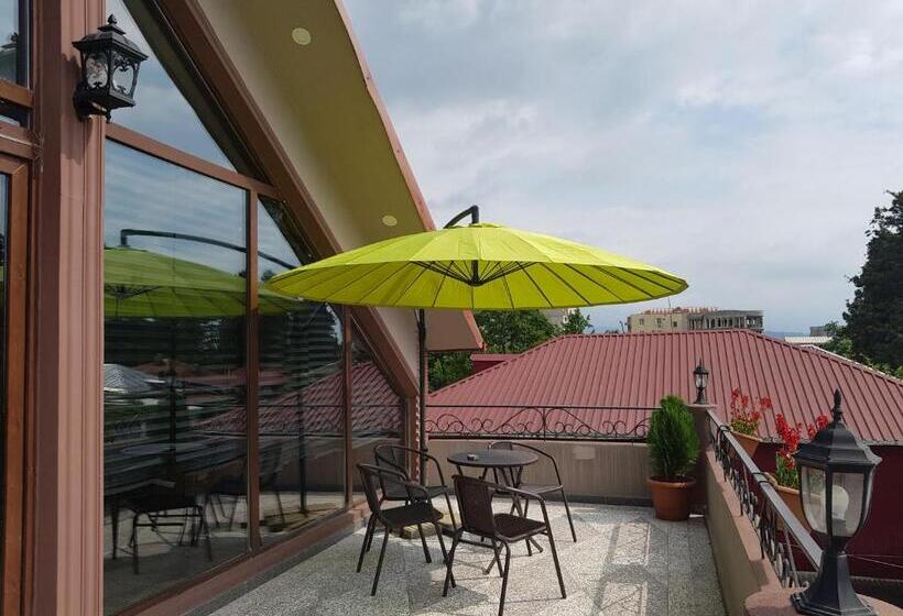 اتاق استاندارد سه نفره, Kobuleti