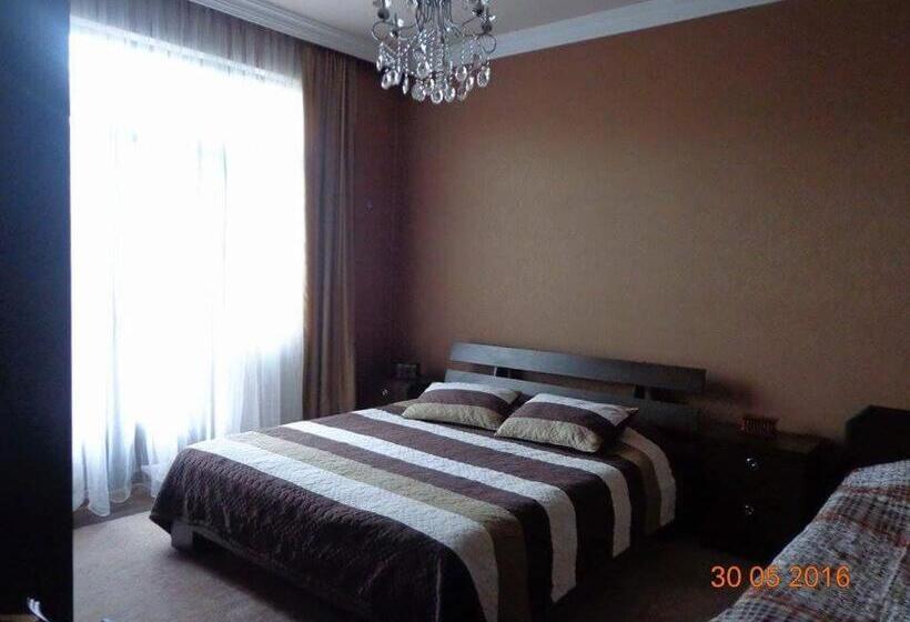 اتاق استاندارد سه نفره, Kobuleti