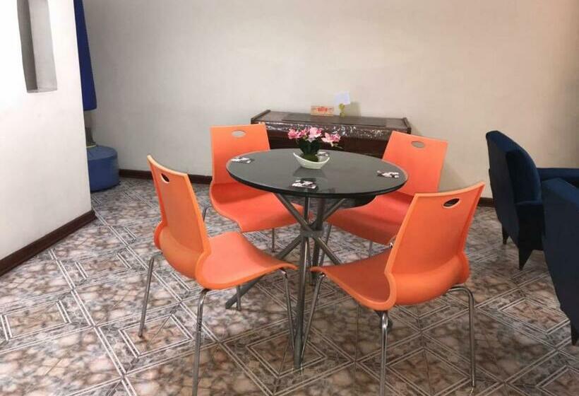 バスルーム共有のシングルスタンダード, Posada Canela