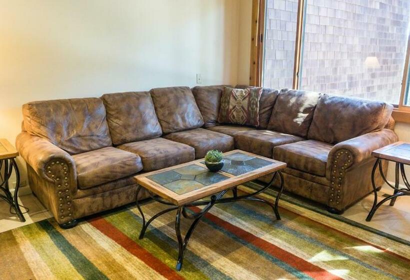 Apartamento 2 Dormitórios, Ski Trails 4024