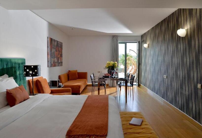 جناح تنفيذي مع إطلالات, Athenaeum Eridanus Luxury