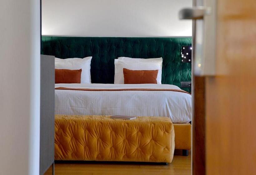 جناح تنفيذي مع إطلالات, Athenaeum Eridanus Luxury