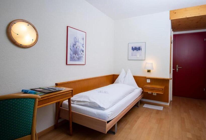 标准单人间, Berghaus