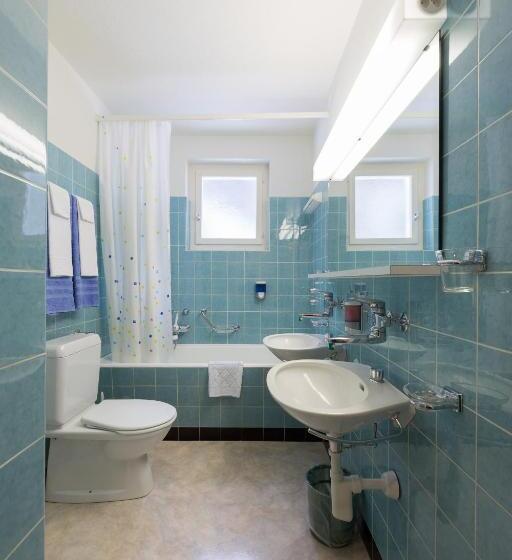 高级大房间, Berghaus