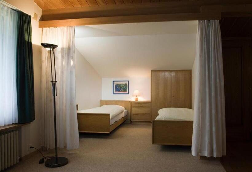 高级大房间, Berghaus