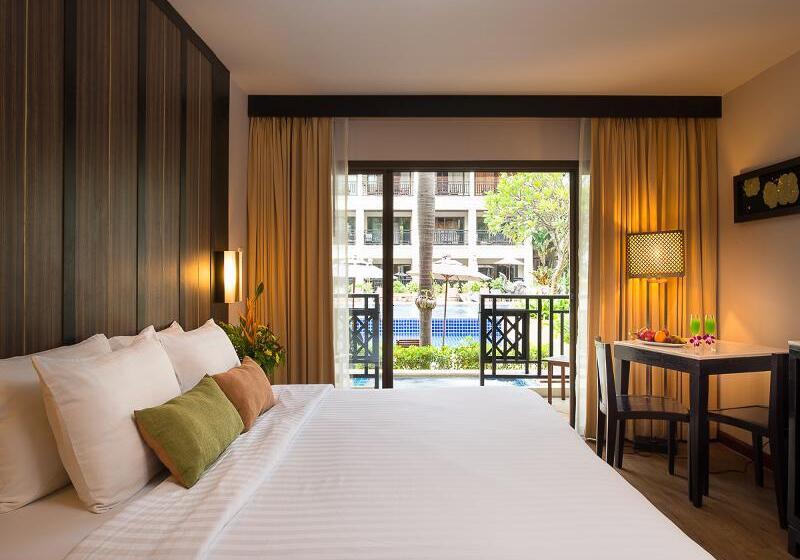 Deluxe Room with Hot Tub