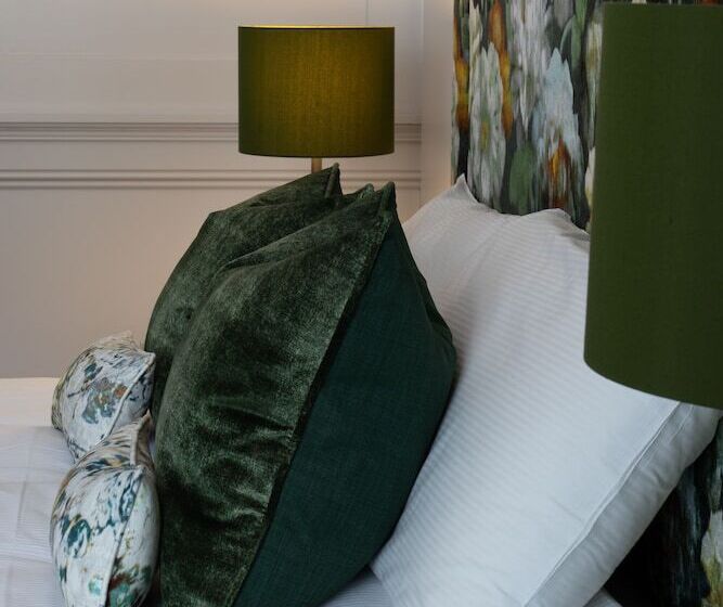 غرفة عائلية, Dunkeld House