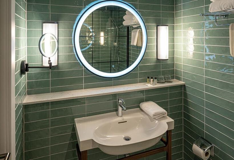 جناح جونيور, Dunkeld House