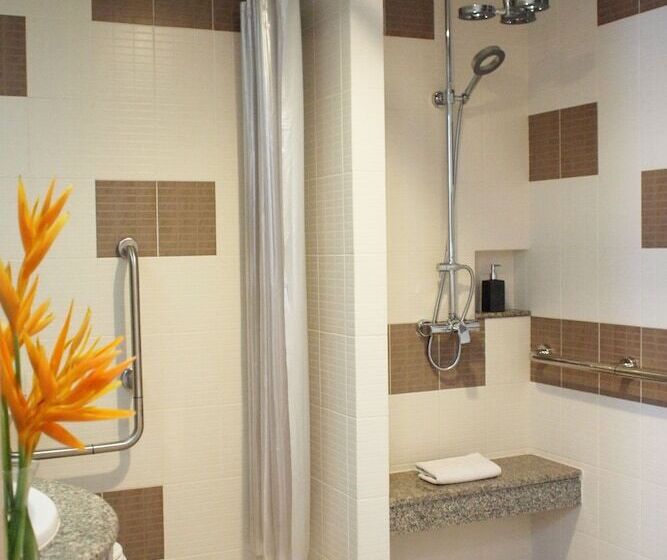 Номер Deluxe, Long Beach Chaam