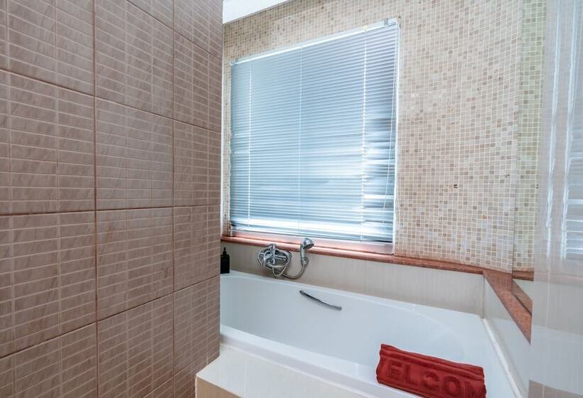 Люкс, Long Beach Chaam