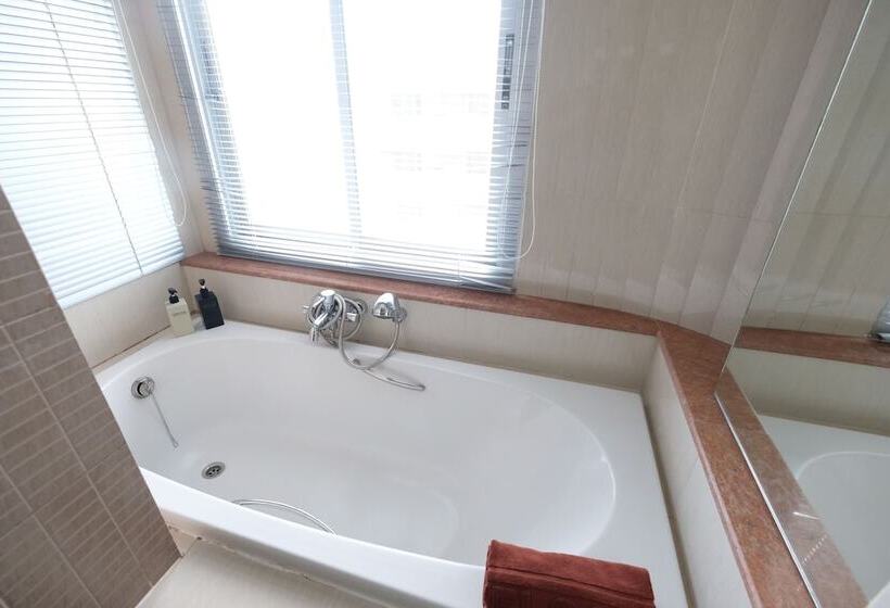 Люкс, Long Beach Chaam