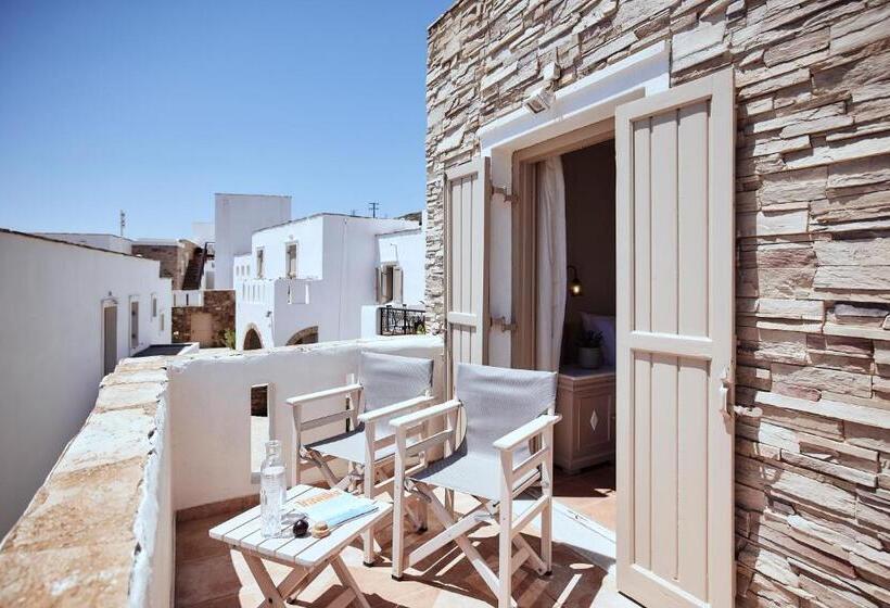 Номер Стандарт, Naxos Magic Village