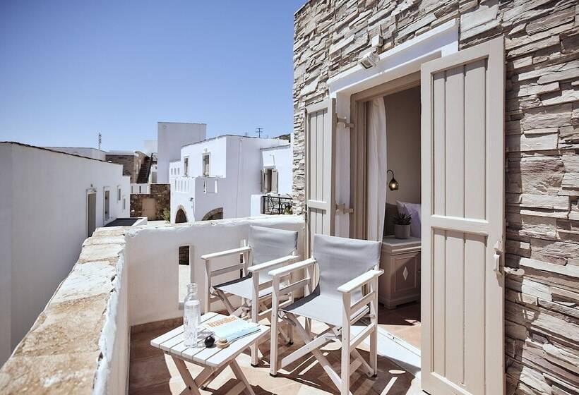 标准间, Naxos Magic Village