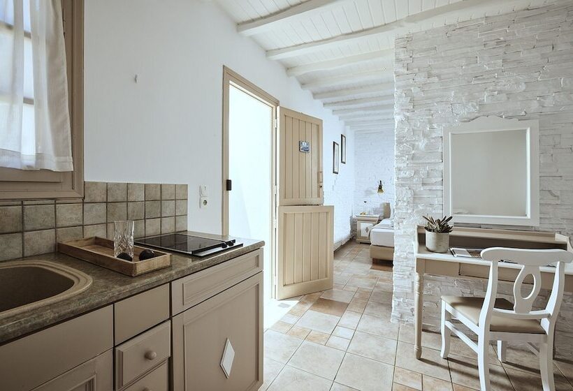 Номер Стандарт, Naxos Magic Village