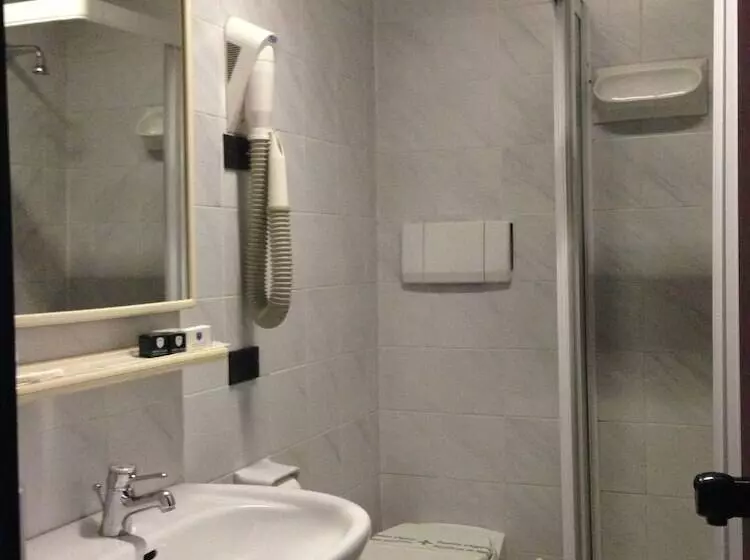 اتاق استاندارد چهار تخته, Plaza