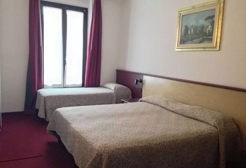 اتاق استاندارد چهار تخته, Plaza