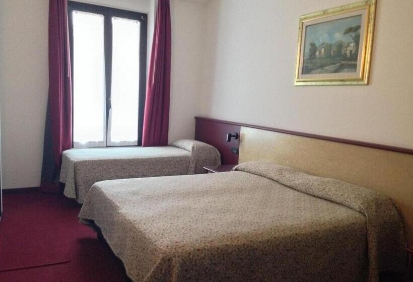 Четырехместный Номер Стандарт, Plaza