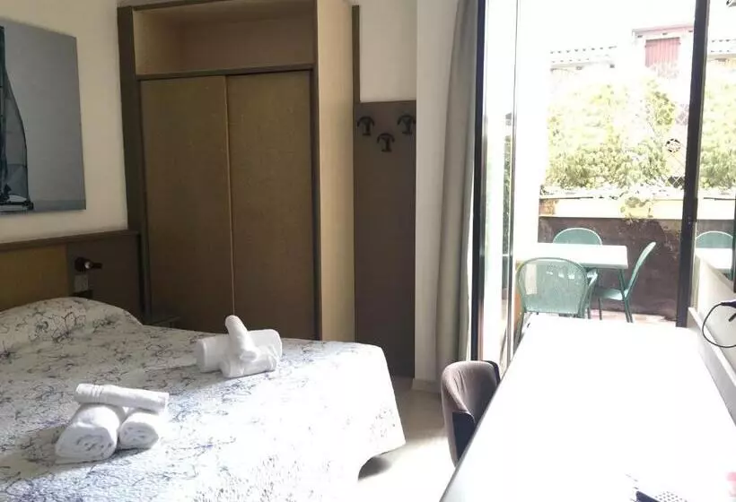 اتاق استاندارد چهار تخته, Plaza