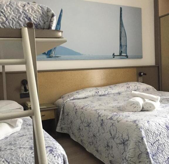 Четырехместный Номер Стандарт, Plaza