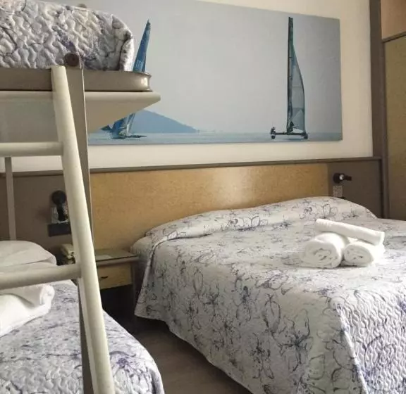 اتاق استاندارد چهار تخته, Plaza