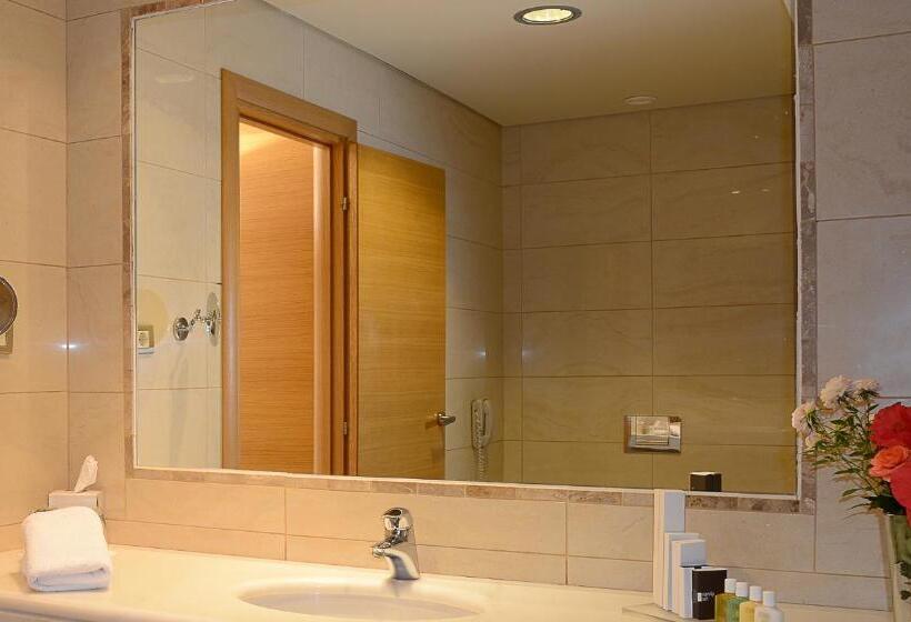 컴포트 트리플 룸, Plaza Resort