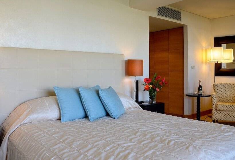 컴포트 트리플 룸, Plaza Resort