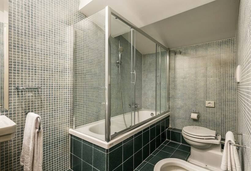 سوییت جونیور, Room Mate Isabella